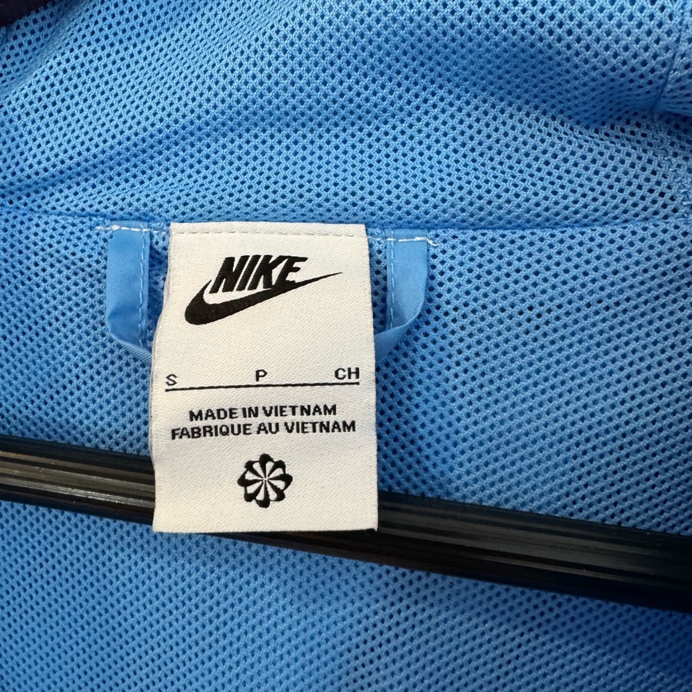 Nike Light Blue Mesh Jacket - Picture 2 of 3